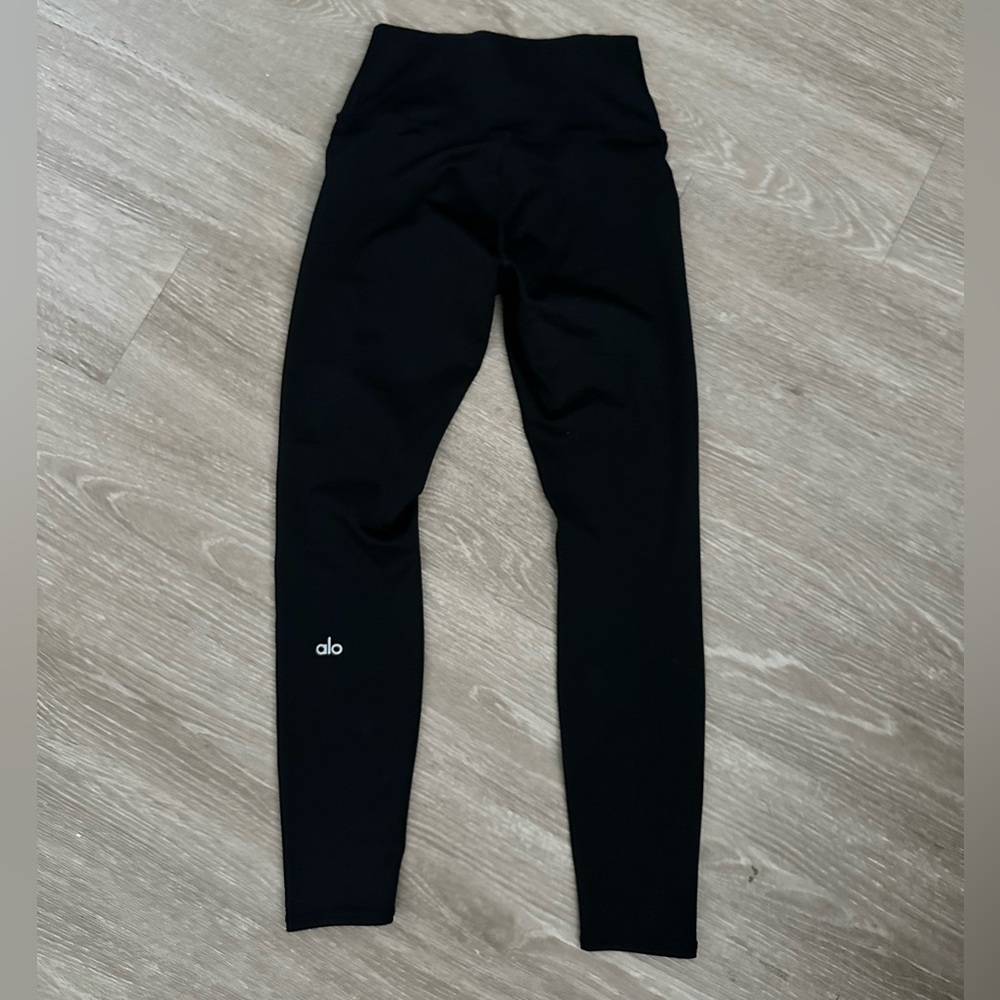 ALO 7/8 airlift Black Leggings - Picture 2 of 7